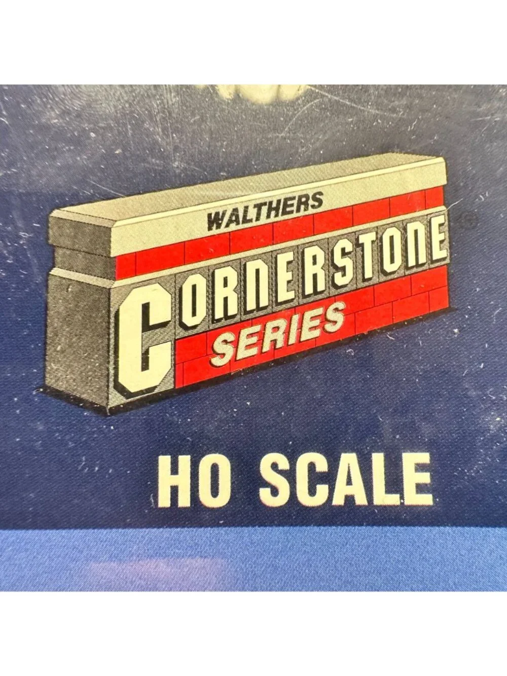 Walthers Cornerstone HO Scale Pier & Traveling Crane Model Kit - Picture 4 of 5